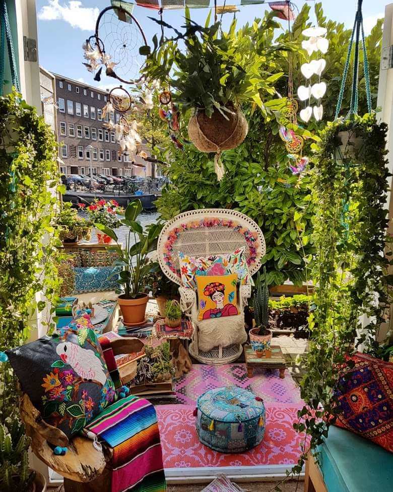 boho hippie garden and outdoor life (14)